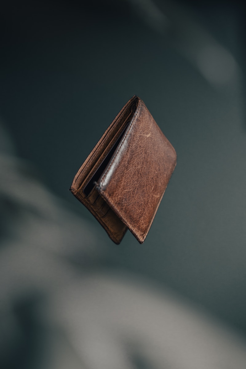 B2B Men's Leather Bag Sourcing Agent India | Export